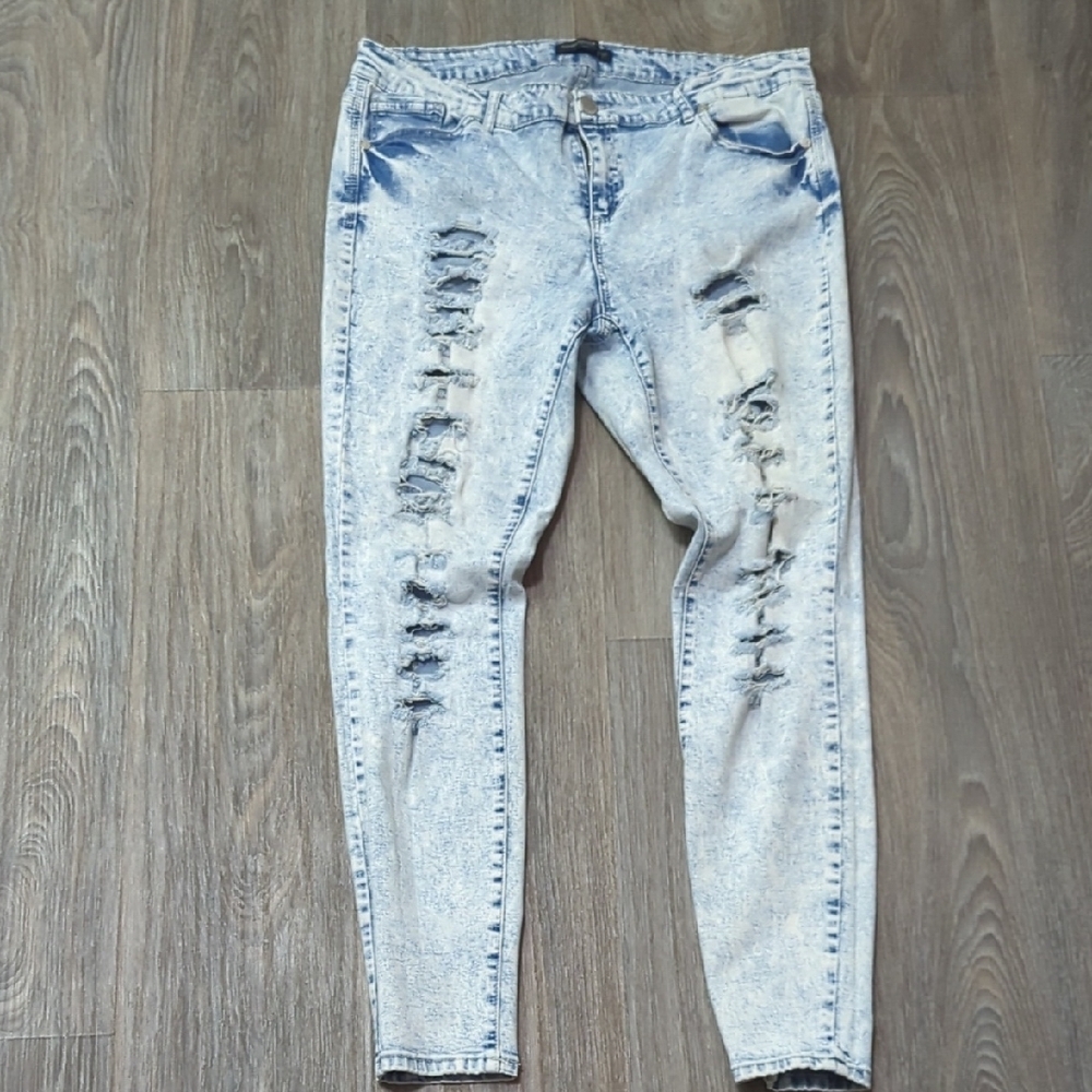 ❤️5/$25 Forever 21 Light Wash Distressed Skinny Jeans